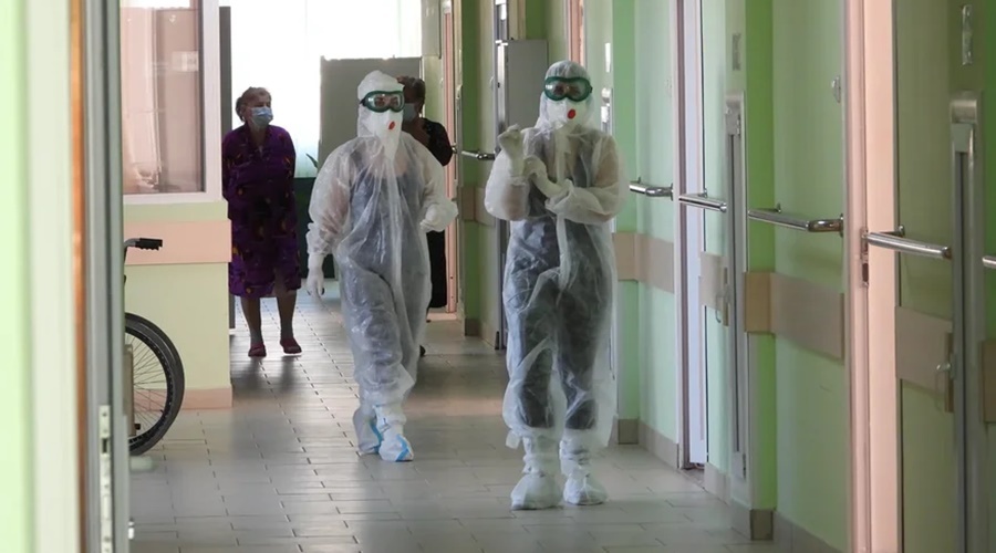 Вакцину от COVID-19 в Крыму получили первые 100 человек, не относящиеся к медперсоналу
