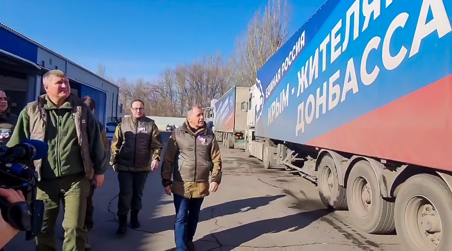 Депутаты из Крыма привезли на Донбасс 40 тонн гуманитарной помощи
