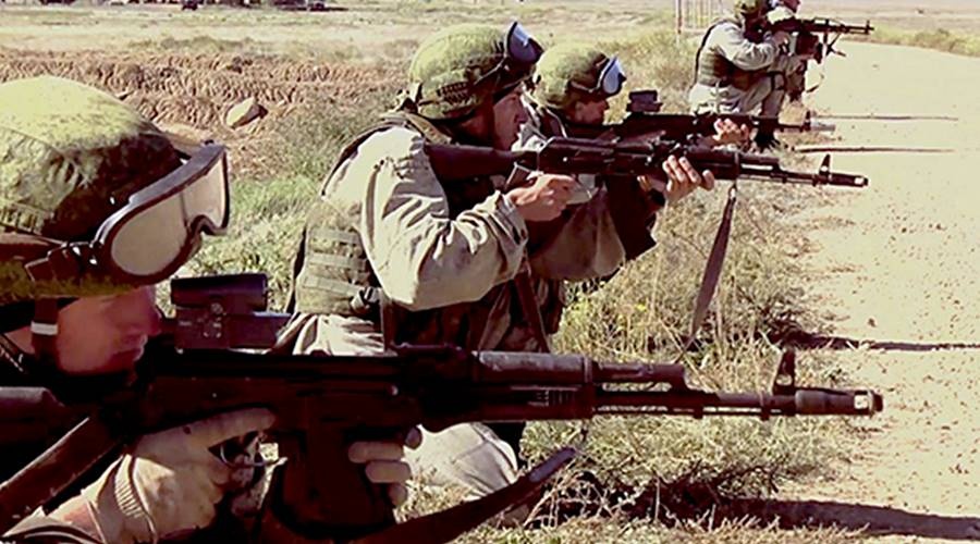 Морпехи ЧФ отрабатывают боевые стрельбы на крымском полигоне