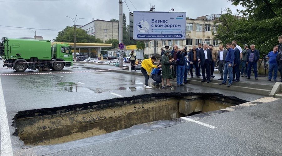 Уголовное дело возбуждено после обрушения части моста на улице Толстого в Симферополе