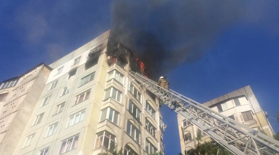 Аксёнов решит вопрос о выплатах жителям пострадавшего от взрыва и пожара дома в Керчи