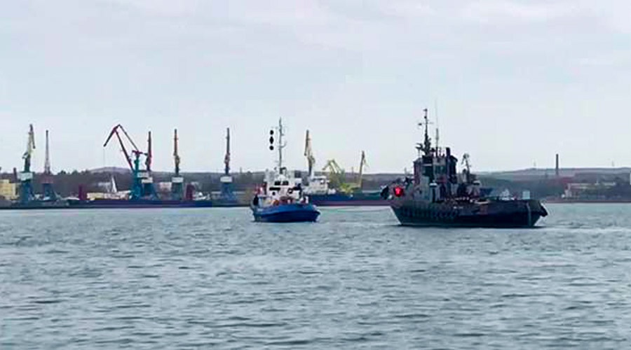 Украинские буксиры подошли к месту передачи кораблей в Черном море