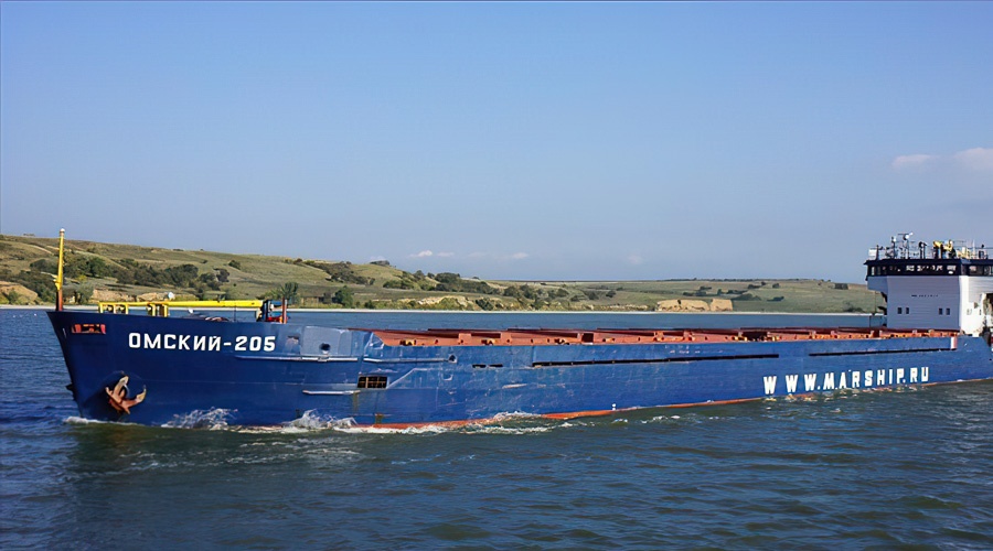 Спасатели отбуксировали к Керчи судно, подавшее сигнал бедствия в Черном море