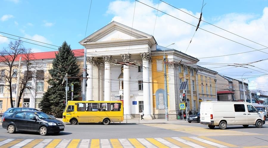 Тротуары возле Центрального рынка Симферополя благоустроят за 82,4 млн рублей