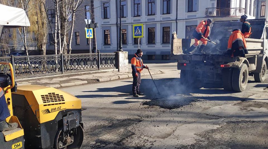 Весенний ямочный ремонт дорог начался в Симферополе