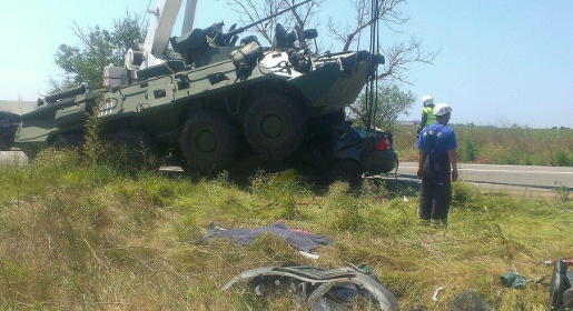 Два человека погибли при столкновении Ford Focus с колонной военной техники в Крыму