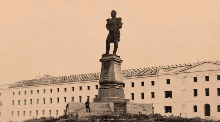 Памятник мореплавателю и командующему ЧФ адмиралу Лазареву восстановят в Севастополе