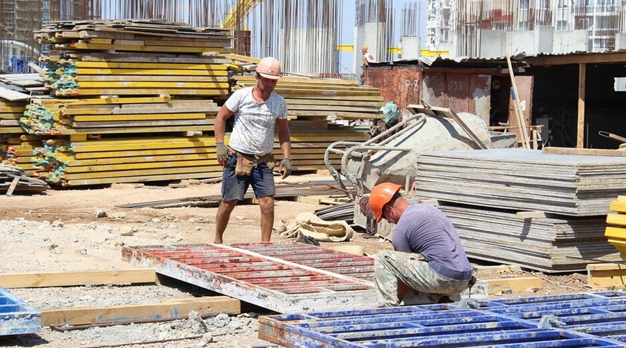 Власти РФ не поддержали идею отказа от труда мигрантов на стройках