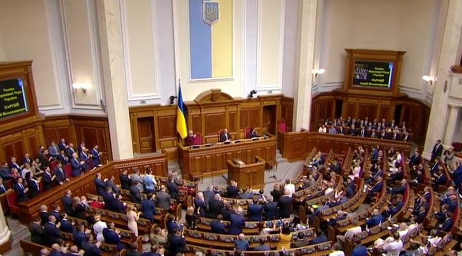 Зеленский распустил Верховную раду Украины.