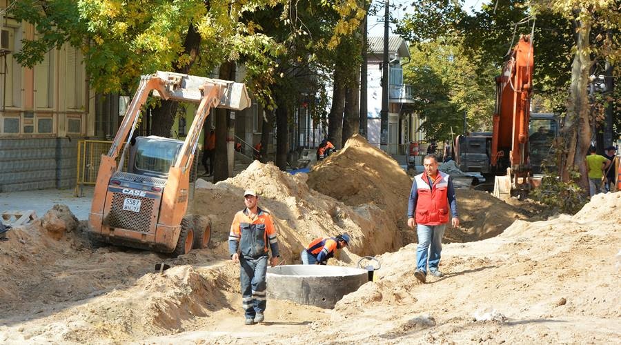 Симферопольские дороги будут ремонтировать вместе с инженерными сетями