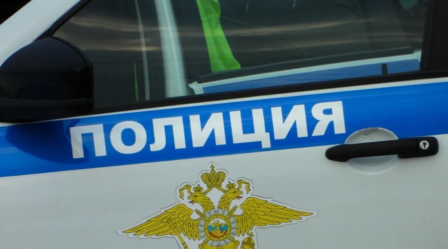 Водитель легковушки сбил мопед с двумя несовершеннолетними в Крыму