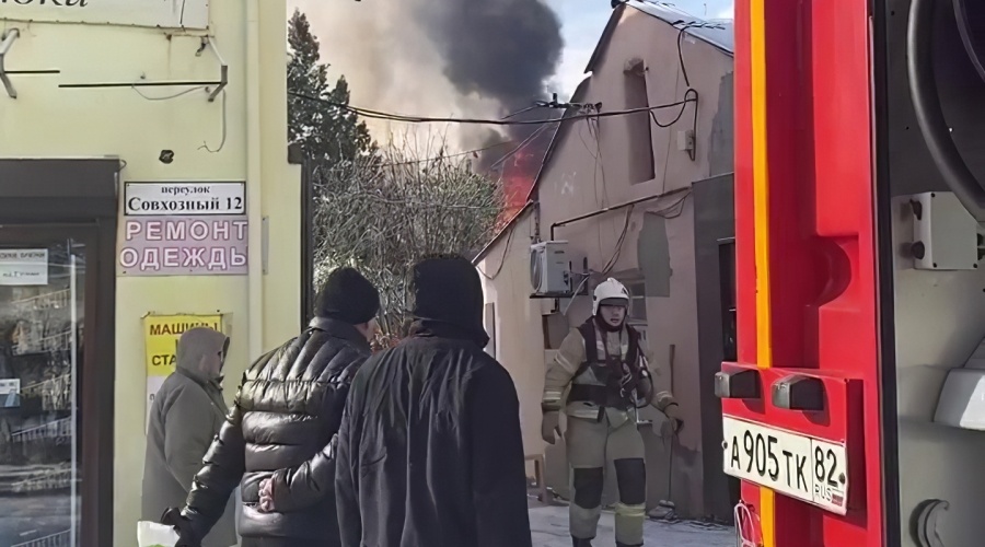 Пожар произошел в одноэтажном жилом доме в Симферополе