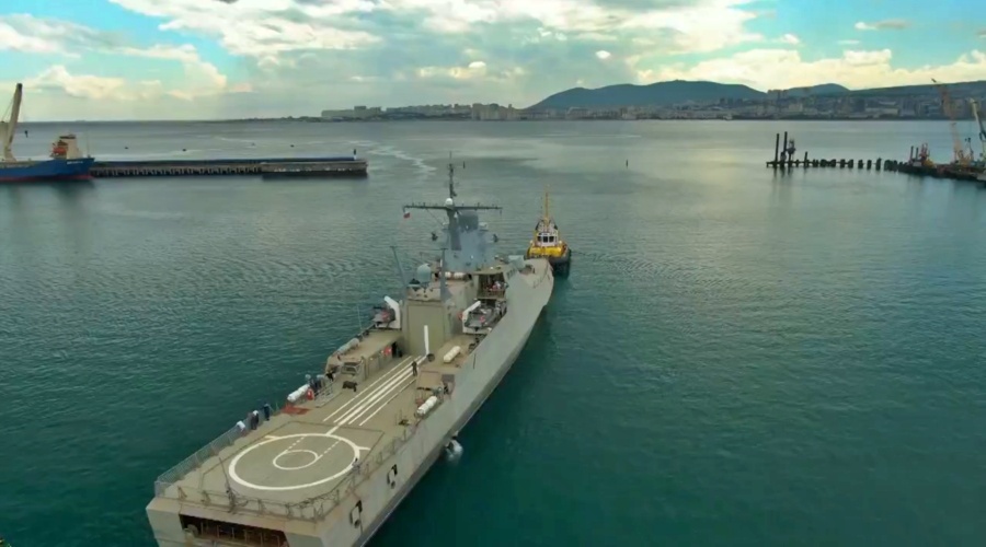 Новейший патрульный корабль провел в Черном море учения с палубным вертолетом