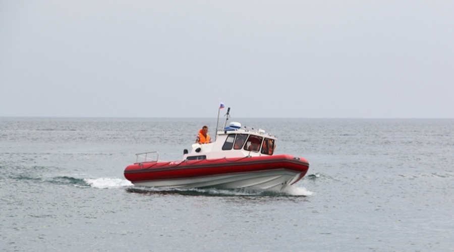 Прогулочный катер с людьми затонул в районе Судака