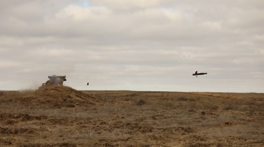 Военные ЮВО отработали уничтожение бронетехники из ПТУР во время учений в Крыму