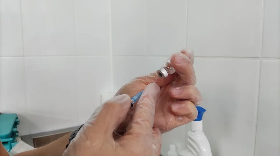 Песков заявил о низких темпах вакцинации от COVID-19 на фоне подъёма заболеваемости