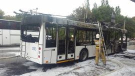 Новый троллейбус сгорел в Симферополе (ФОТО)
