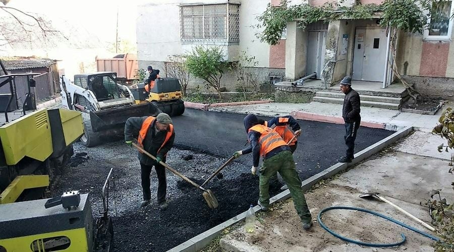 Аксёнов поручил закончить ремонты дворов и общественных территорий в Крыму к 1 июля