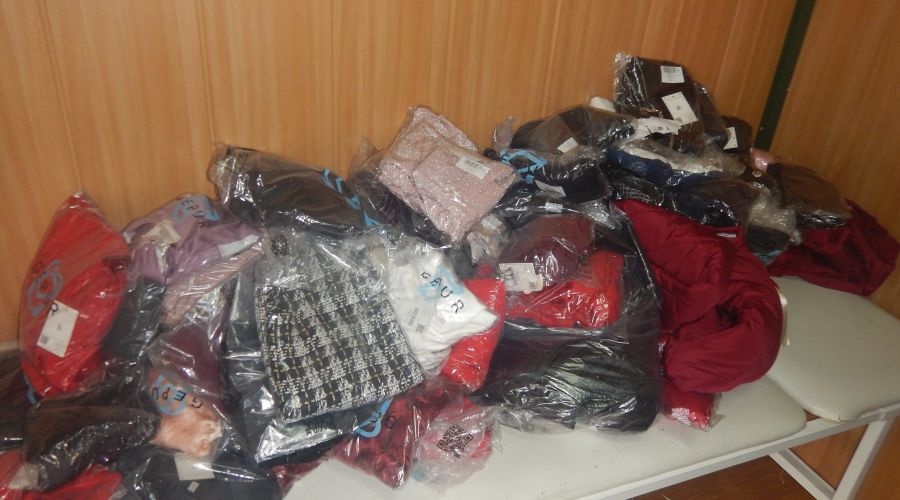 Крымские таможенники изъяли на границе с Украиной 65 кг незадекларированной одежды