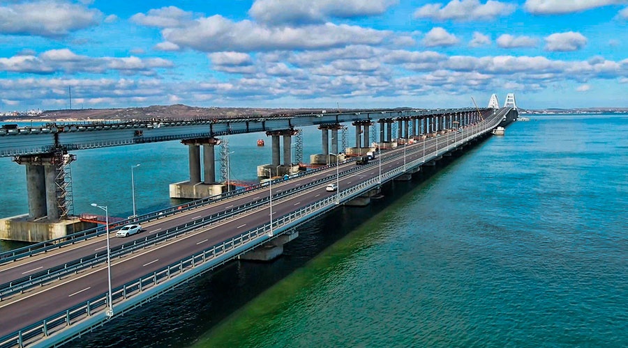 Более 7 тысяч автомобилей в сутки проезжает по Крымскому мосту