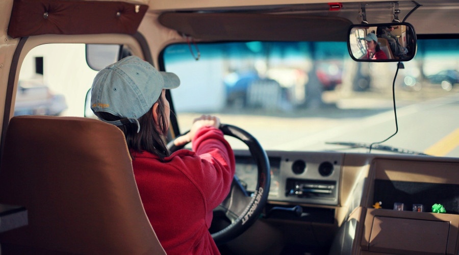 Число женщин – профессиональных водителей увеличилось в России 6,5 раза за три года
