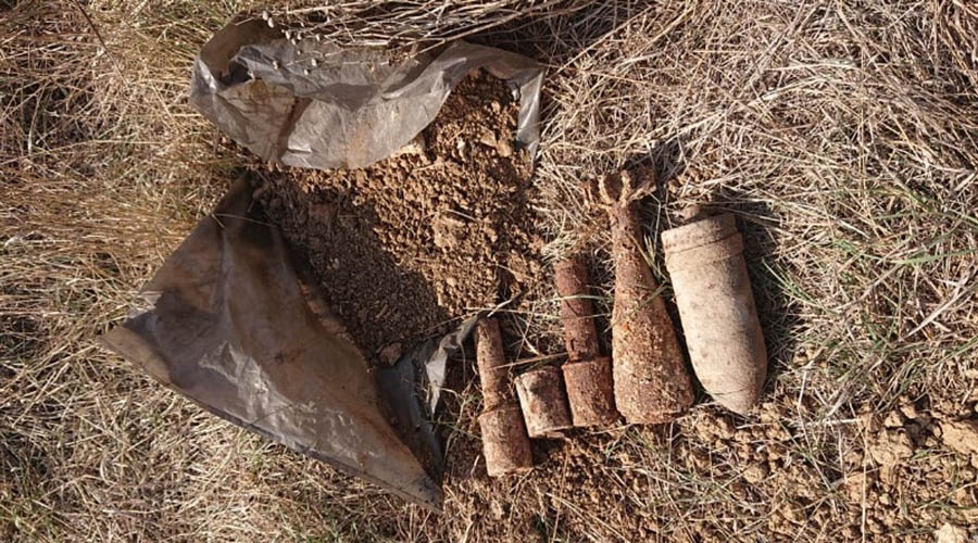 Минометные мины, гранаты и артиллерийский снаряд времен войны найдены рядом с АЗС в Севастополе