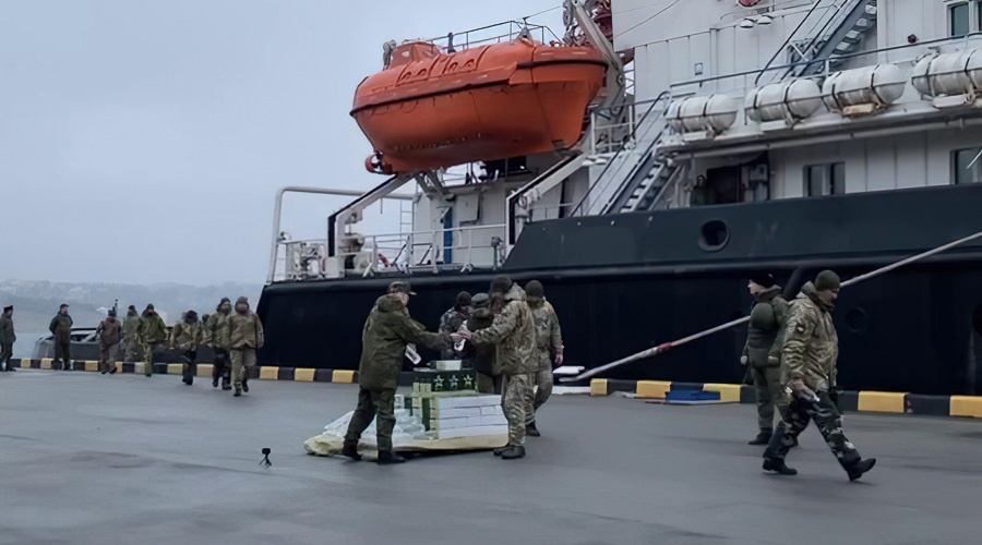 Украинские военнослужащие с острова Змеиный доставлены в Севастополь