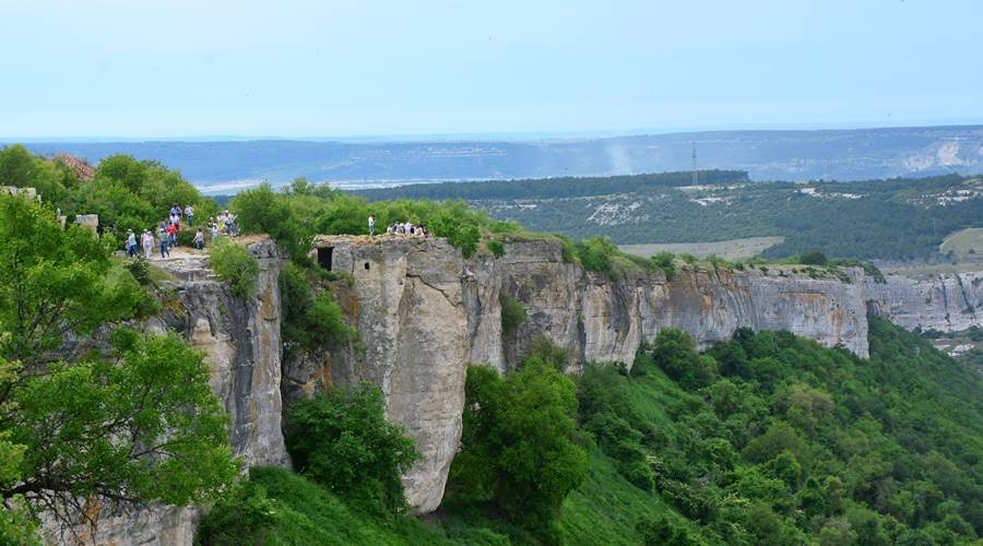 Туристы из Нижегородской области застряли на легковушке в крымских горах из-за навигатора