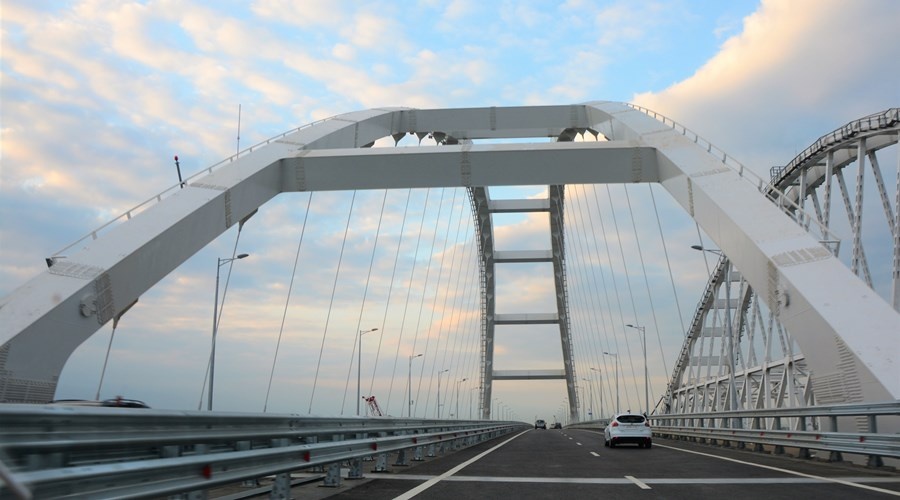Десять миллионов машин проехало по Крымскому мосту за два года