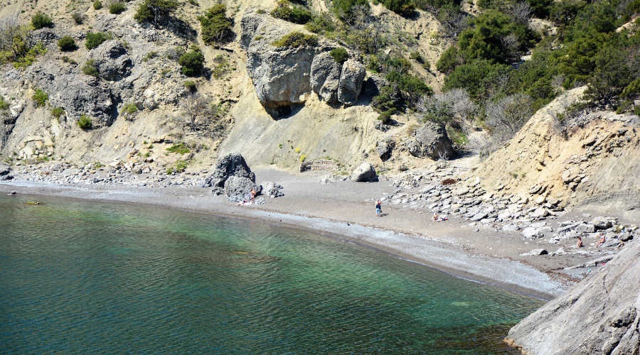 Роспотребнадзор разрешил купаться почти на всех пляжах Крыма