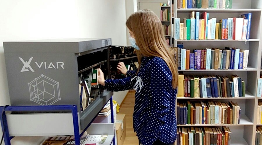 Крымская научная библиотека в рамках борьбы с коронавирусом получила стерилизатор для книг