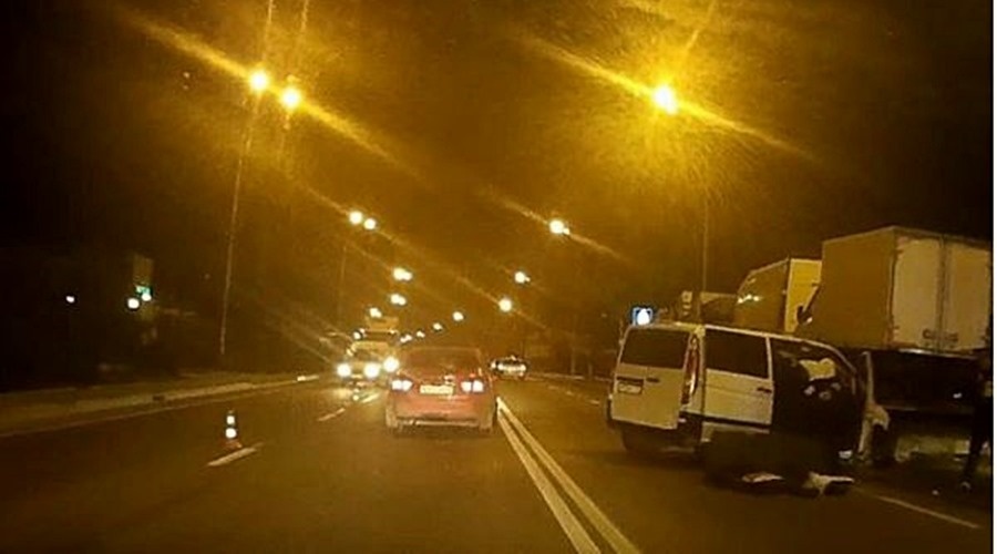 Пять человек пострадали в Севастополе при столкновении микроавтобуса с грузовиком