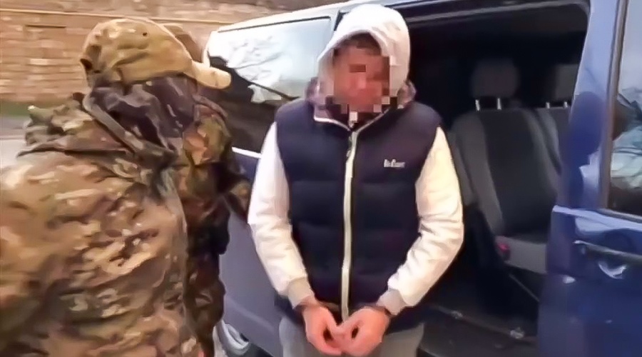 Суд в Евпатории арестовал подозреваемого в вымогательстве депутата 