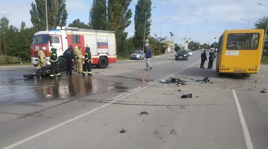 Мотоциклист погиб после столкновения с автобусом в Крыму