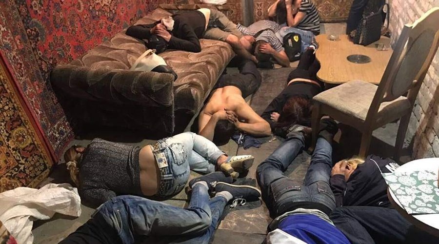 Жительница Красноперекопска организовала наркопритон в своей квартире
