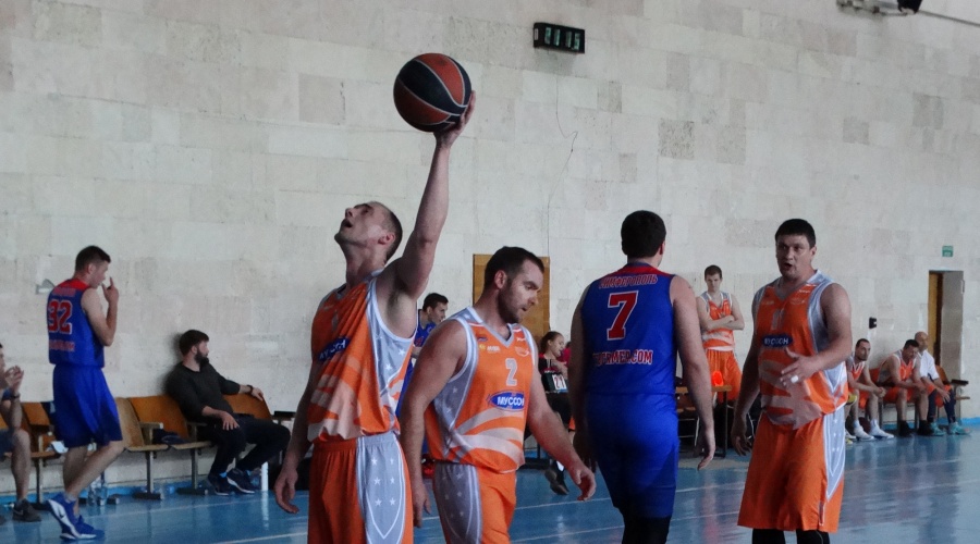 Команды из трёх регионов стали полуфиналистами во втором мужском дивизионе чемпионата Крыма по баскетболу