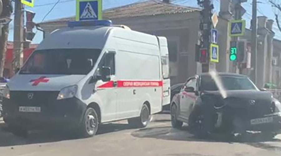 Велосипедист получил тяжелые травмы после ДТП с легковушкой в Симферополе
