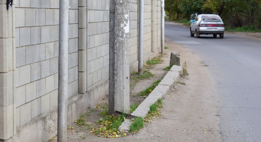 Власти рассмотрят вопрос обустройства тротуаров вдоль дороги по ул. Луговой в Симферополе