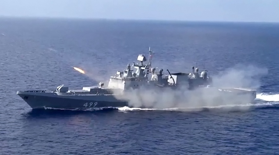 Фрегат Черноморского флота отработал в Средиземном море уничтожение подлодки противника