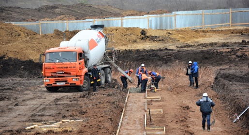 Строители залили первый бетон в фундамент крупнейшего в Крыму дворца водных видов спорта