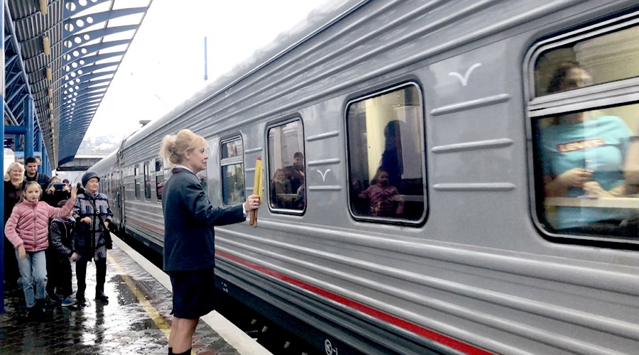 Первый поезд на материк отправился с вокзала в Севастополе