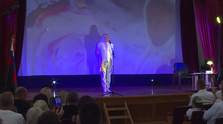Знаменитый поэт Резник представил свой новый стих для офицеров СК России и Белоруссии в Крыму