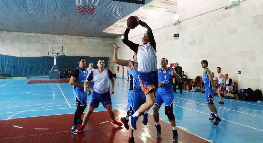 Симферопольцы и севастопольцы после пяти туров лидируют в мужском баскетбольном чемпионате Крыма