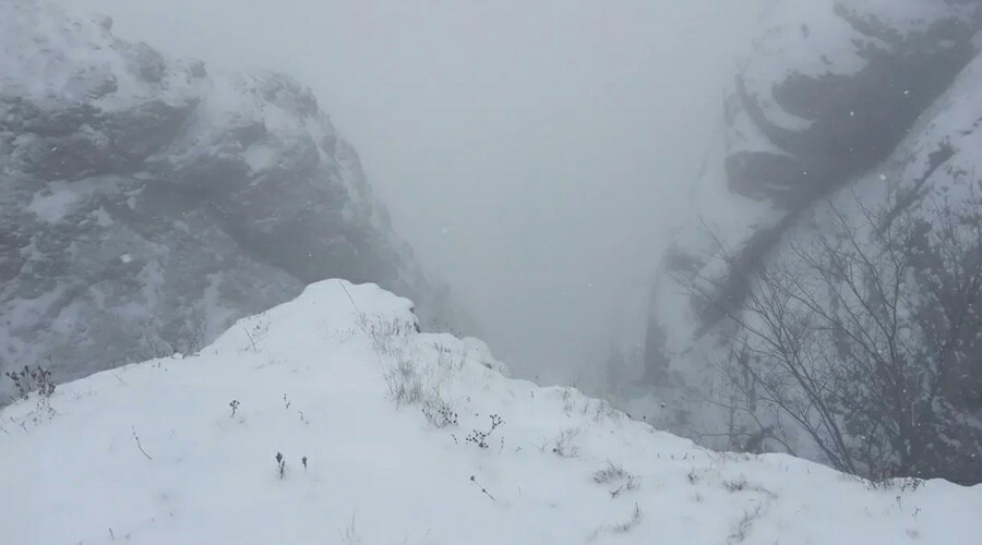 МЧС предупредило об угрозе схода лавин в горах Крыма