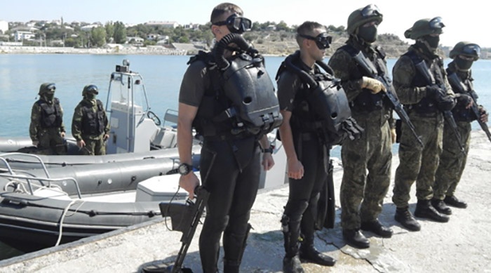 Противодиверсионный отряд Черноморского флота провел учения в Севастопольской бухте