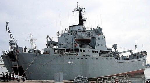 Экипаж большого десантного корабля «Орск» отработал артиллерийские стрельбы в Черном море