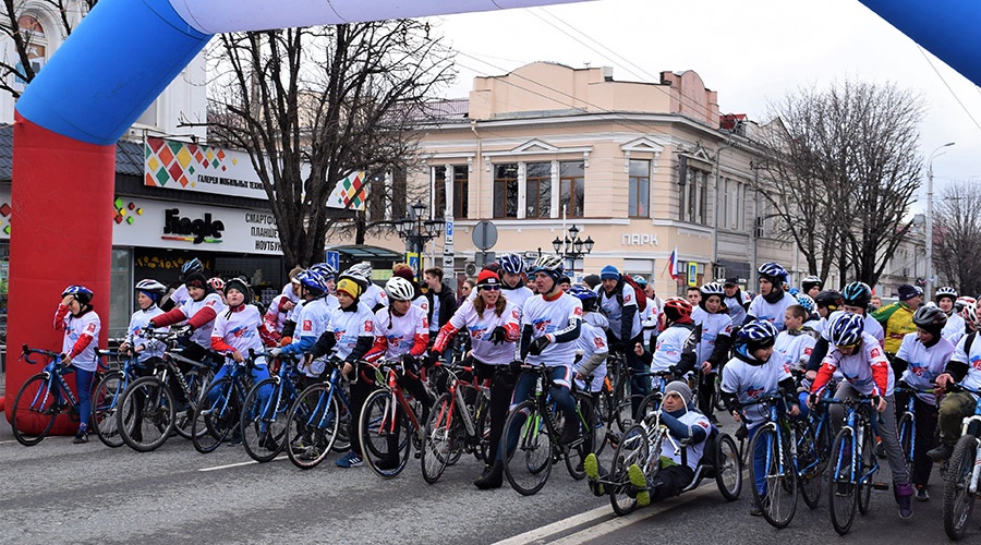 Пробег и велозаезд состоялись в центре Симферополя 