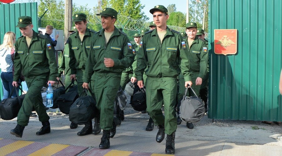 Крымские призывники стремятся стать десантниками, связистами и водолазами – военком