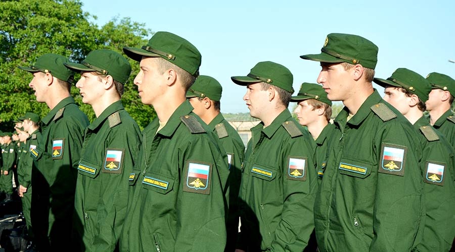 Путин закрепил в уставе запрет на использование военными гаджетов