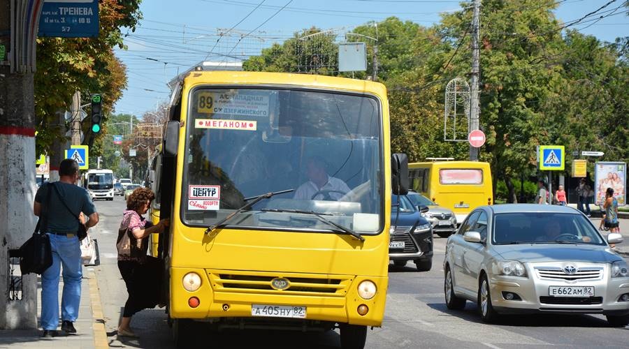 Несколько автобусных маршрутов в Симферополе изменили схему движения